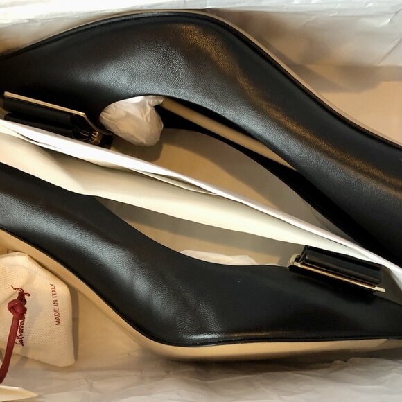 Salvatore Ferragamo Women's Zeri Pointed-Toe Leather Bow Pumps Black - Picture 12 of 12